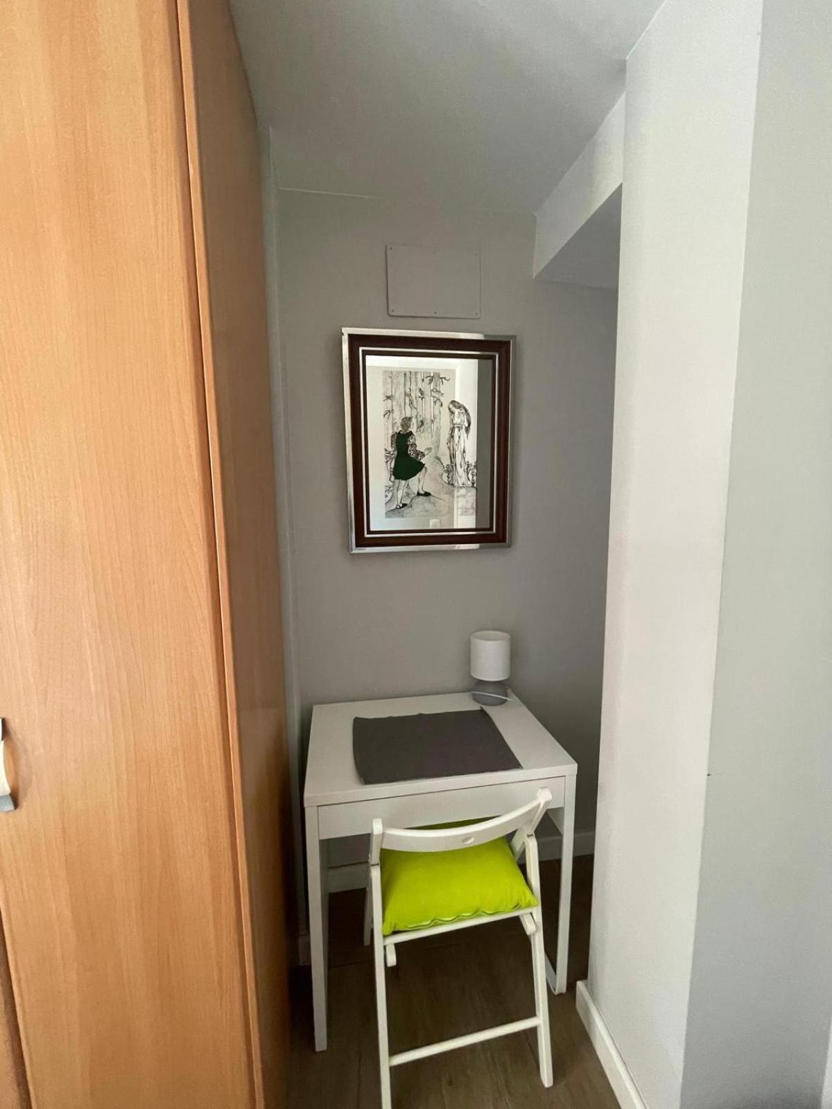Cozy Room In Stylish Flat Just Steps From The Beach Cádis Exterior foto