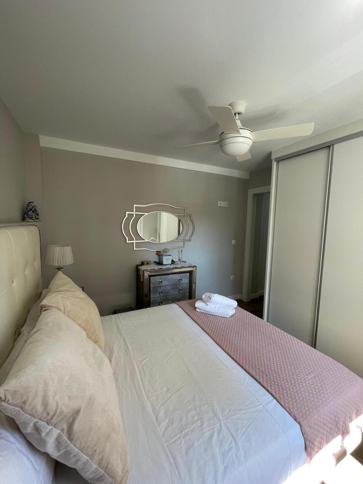 Cozy Room In Stylish Flat Just Steps From The Beach Cádis Exterior foto