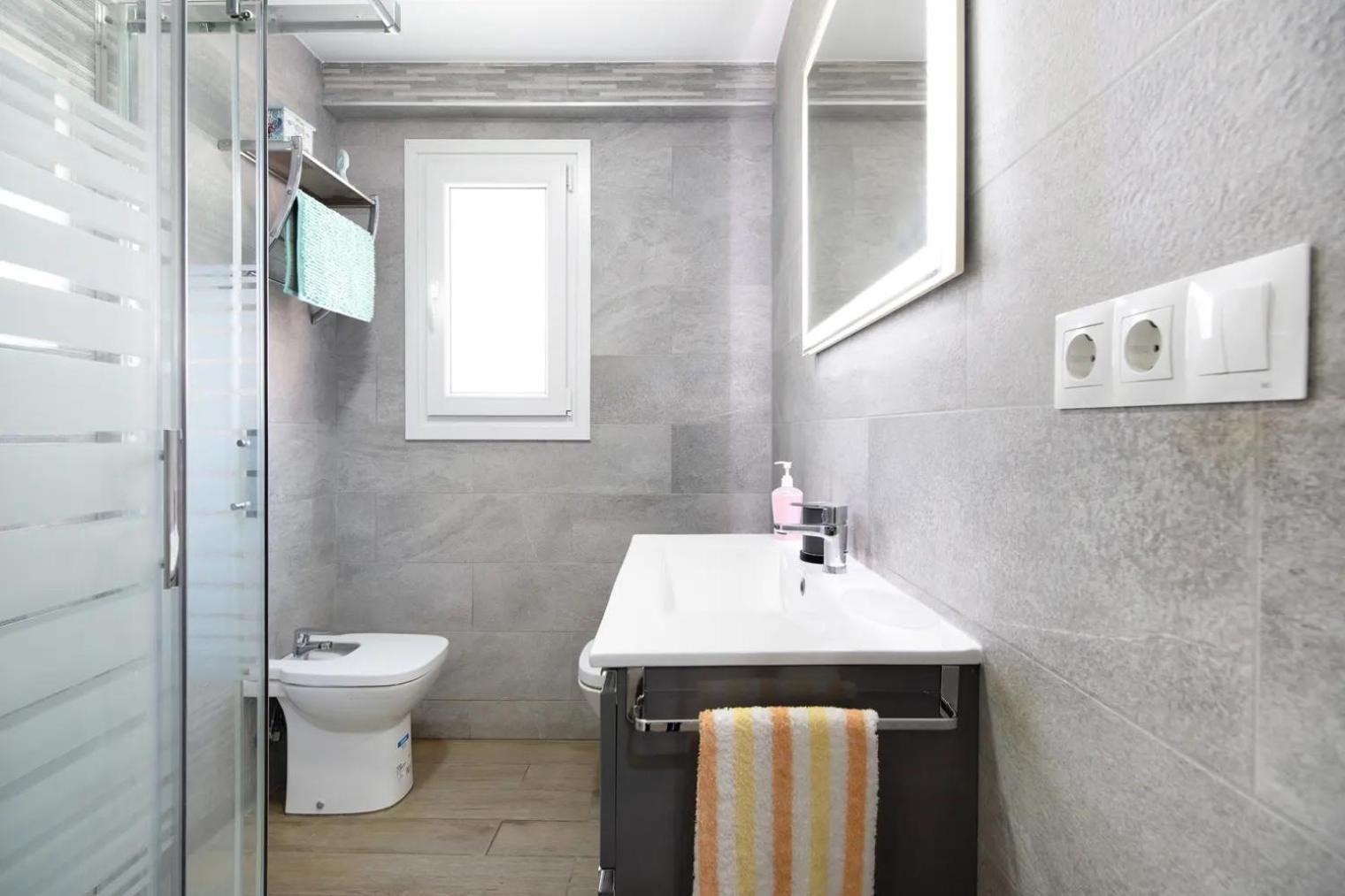 Cozy Room In Stylish Flat Just Steps From The Beach Cádis Exterior foto