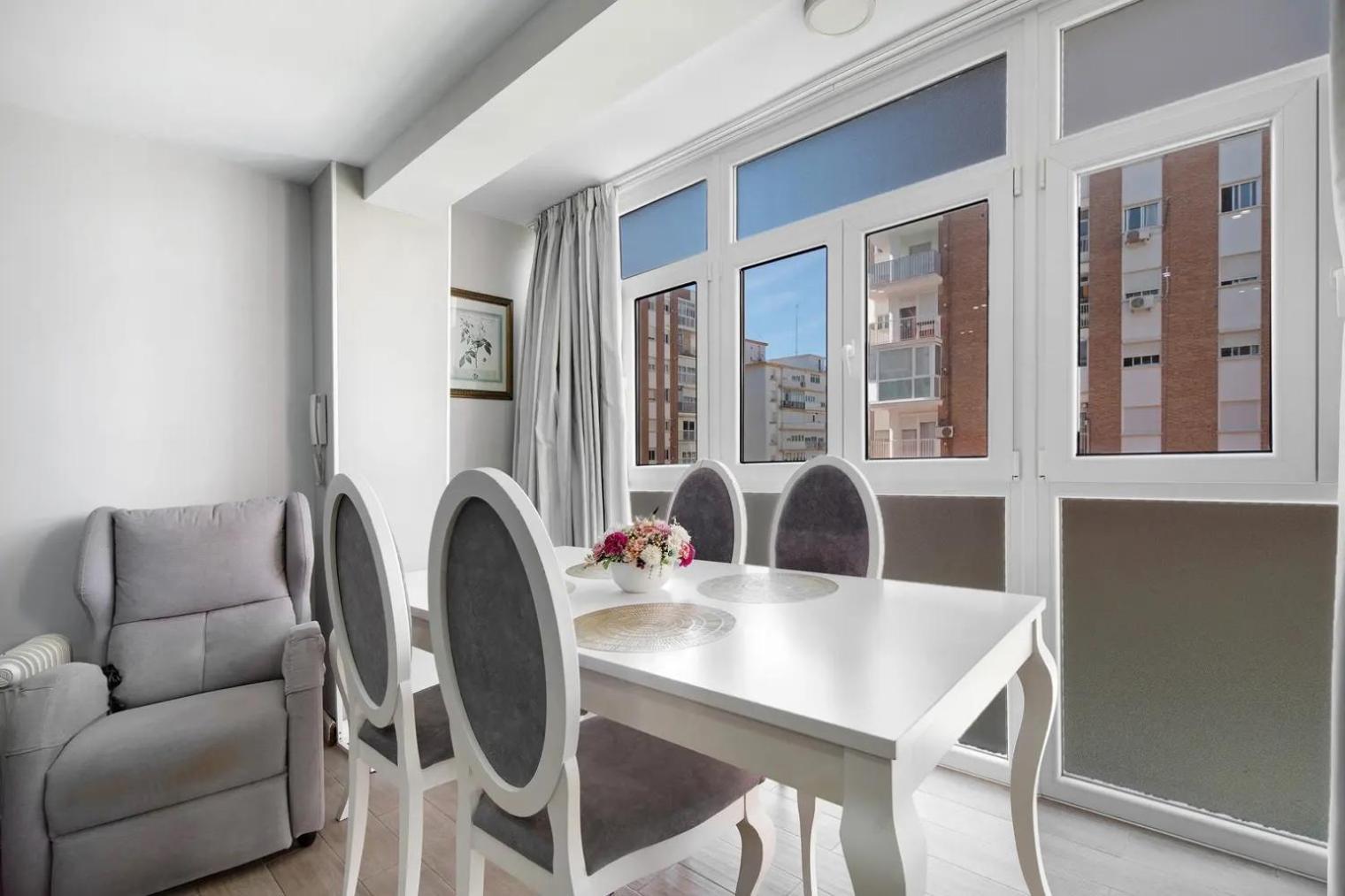 Cozy Room In Stylish Flat Just Steps From The Beach Cádis Exterior foto