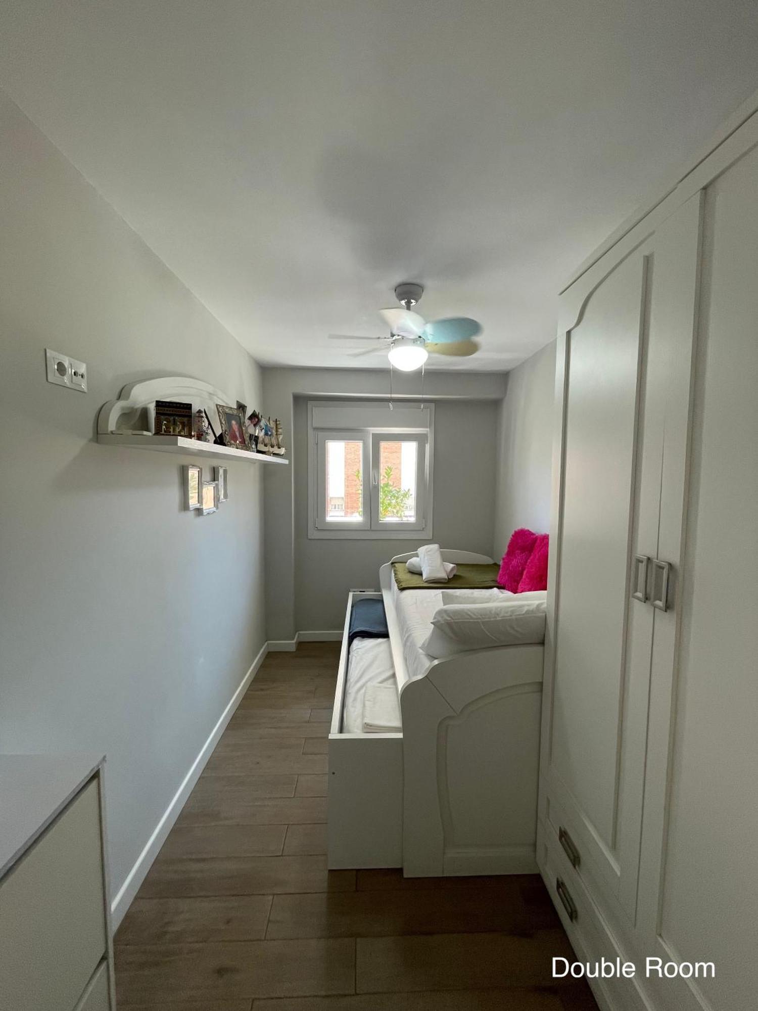 Cozy Room In Stylish Flat Just Steps From The Beach Cádis Exterior foto
