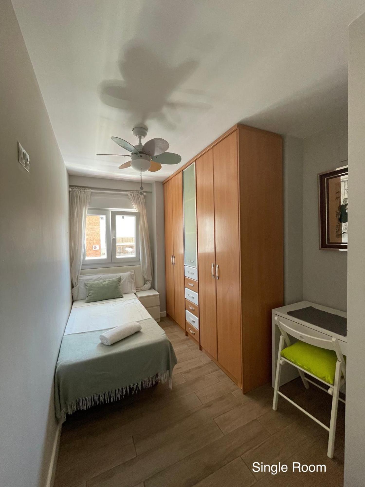 Cozy Room In Stylish Flat Just Steps From The Beach Cádis Exterior foto